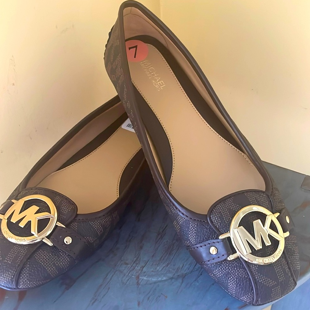 🌟Michael Kors NEW Ballet Flats with MK Charm with easy slip design size 7